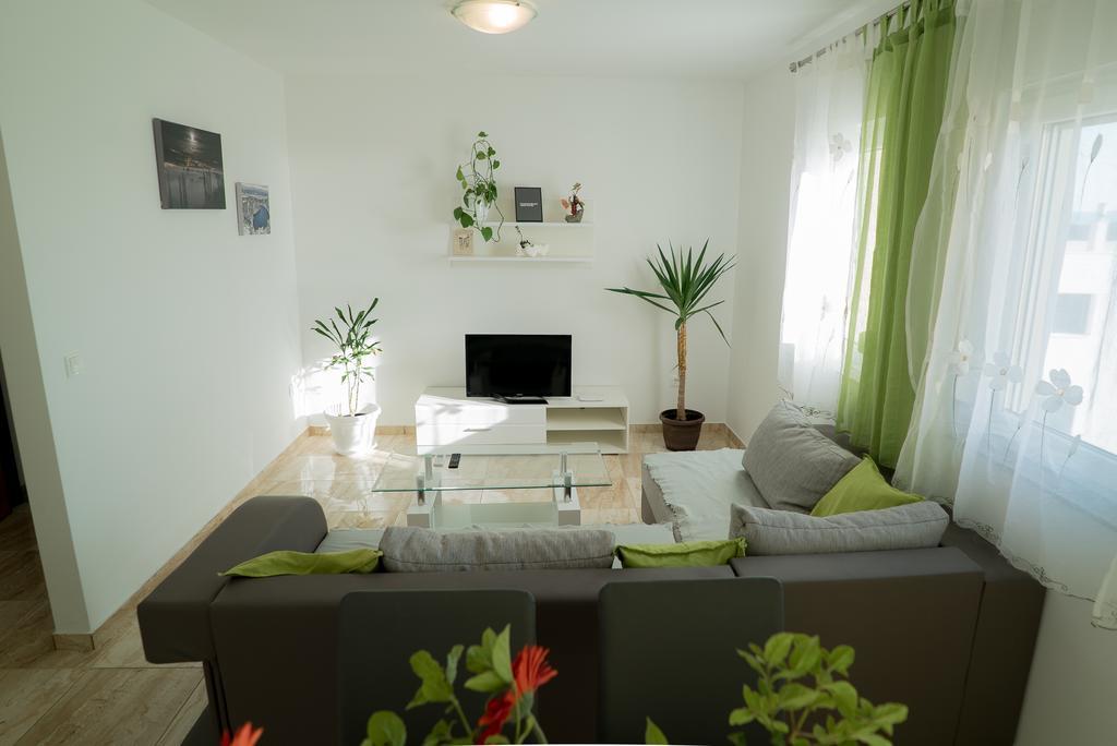 Apartmani Ruzica マカルスカ エクステリア 写真