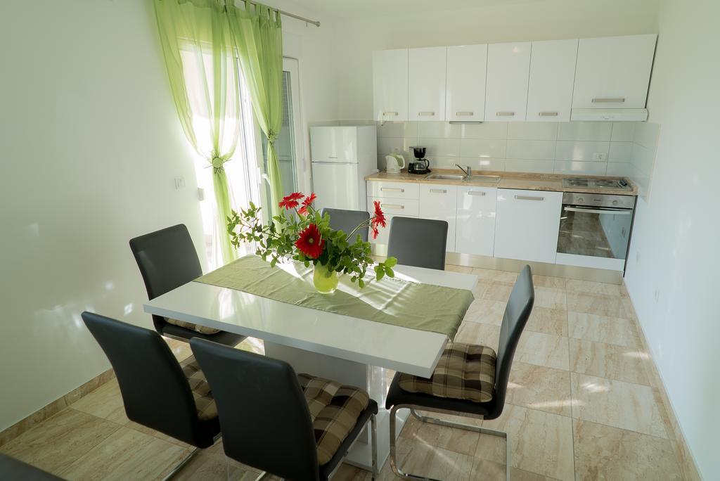 Apartmani Ruzica マカルスカ エクステリア 写真